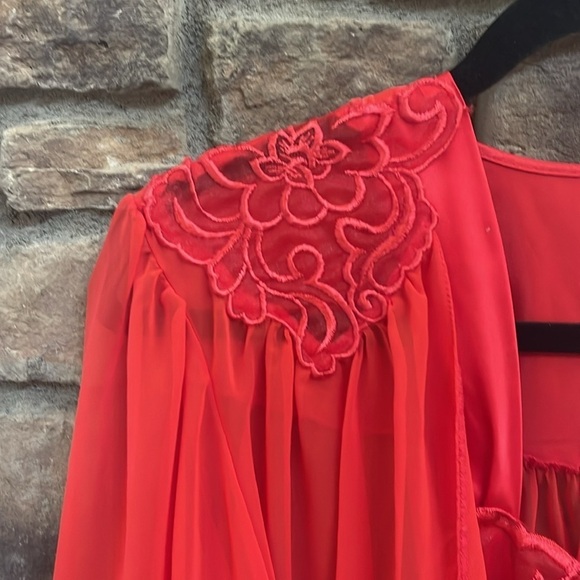NWOT 2 piece Indulgence red nightgown with matching robe. Size medium. - Picture 4 of 13